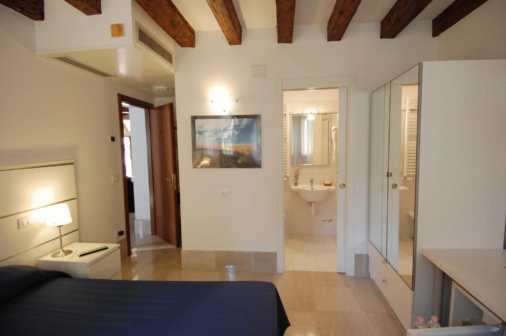Santa Margherita Guest House Венеция Екстериор снимка